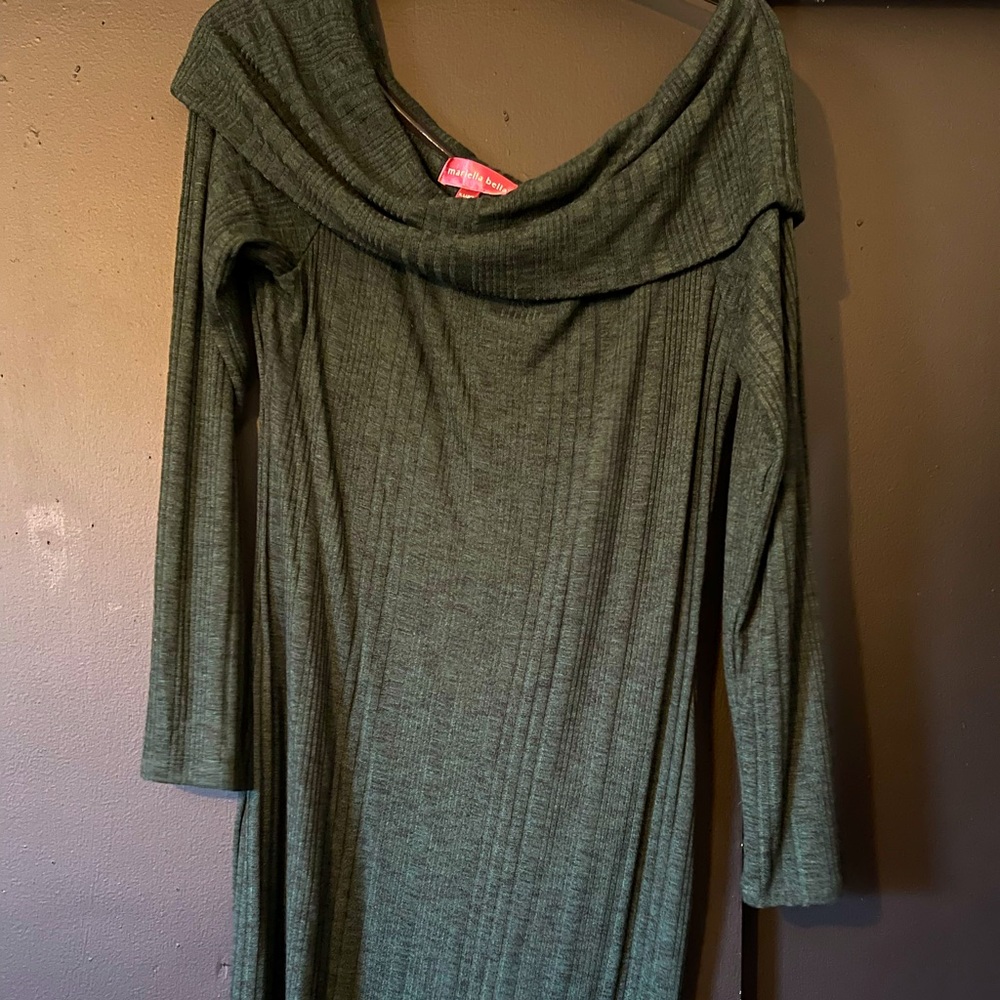 Green off shoulder long sleeve dress